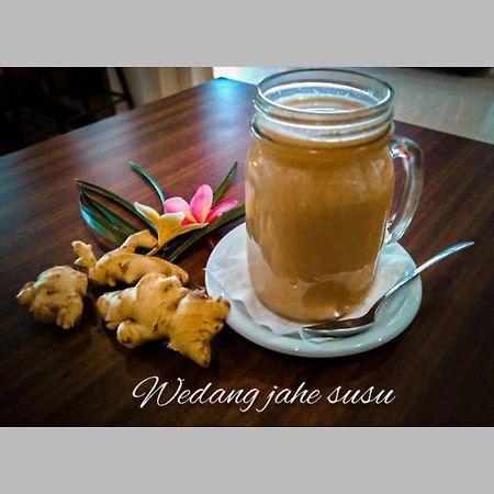 Fortune Front One Hotel Kendari Ngoại thất bức ảnh