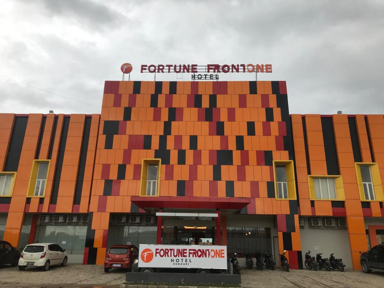 Fortune Front One Hotel Kendari Ngoại thất bức ảnh