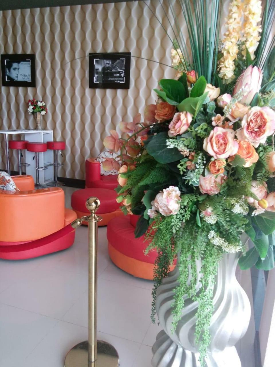 Fortune Front One Hotel Kendari Ngoại thất bức ảnh