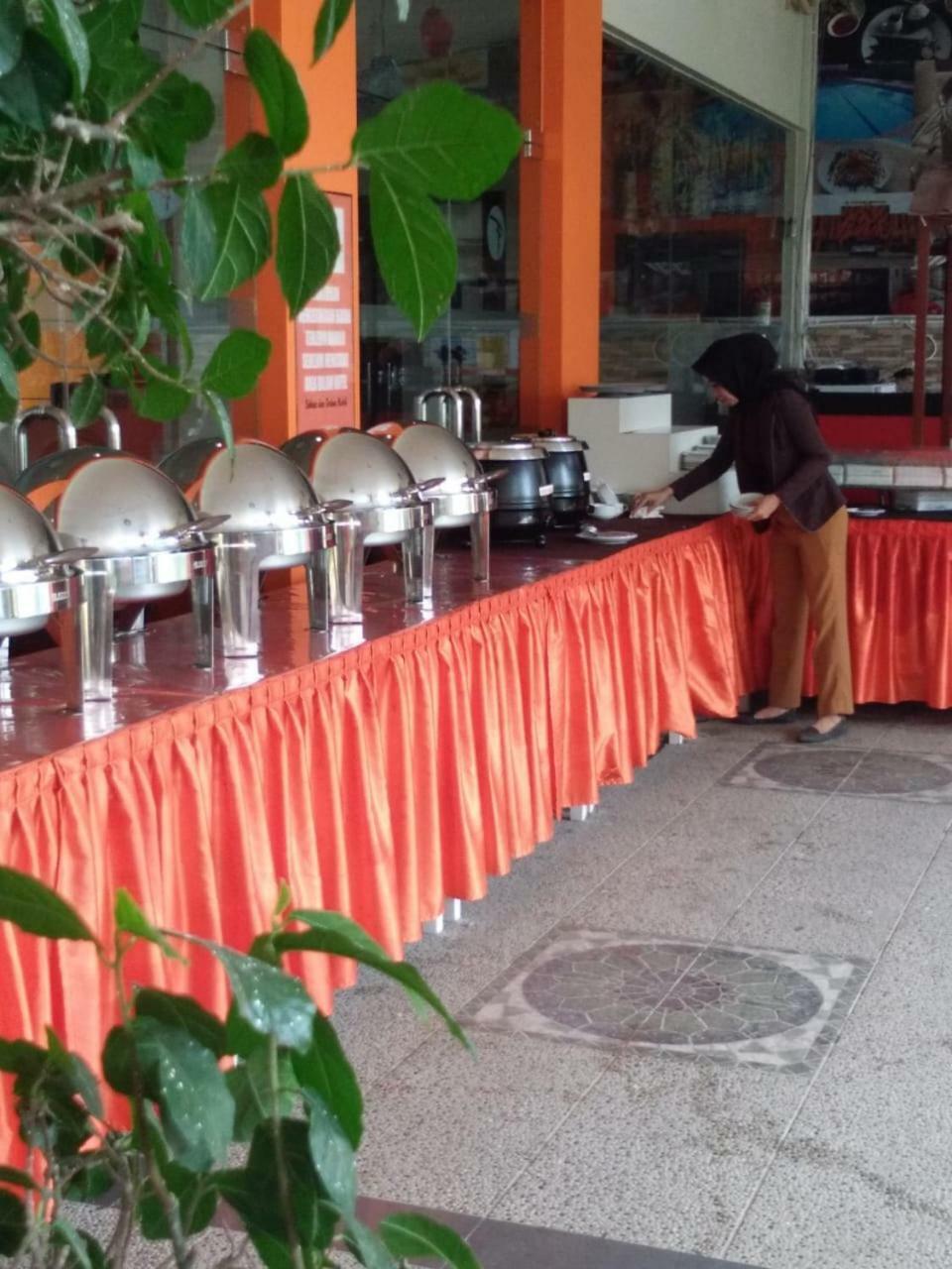 Fortune Front One Hotel Kendari Ngoại thất bức ảnh