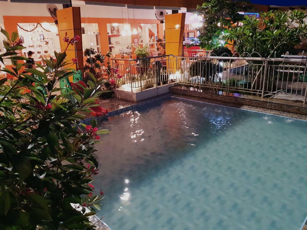 Fortune Front One Hotel Kendari Ngoại thất bức ảnh