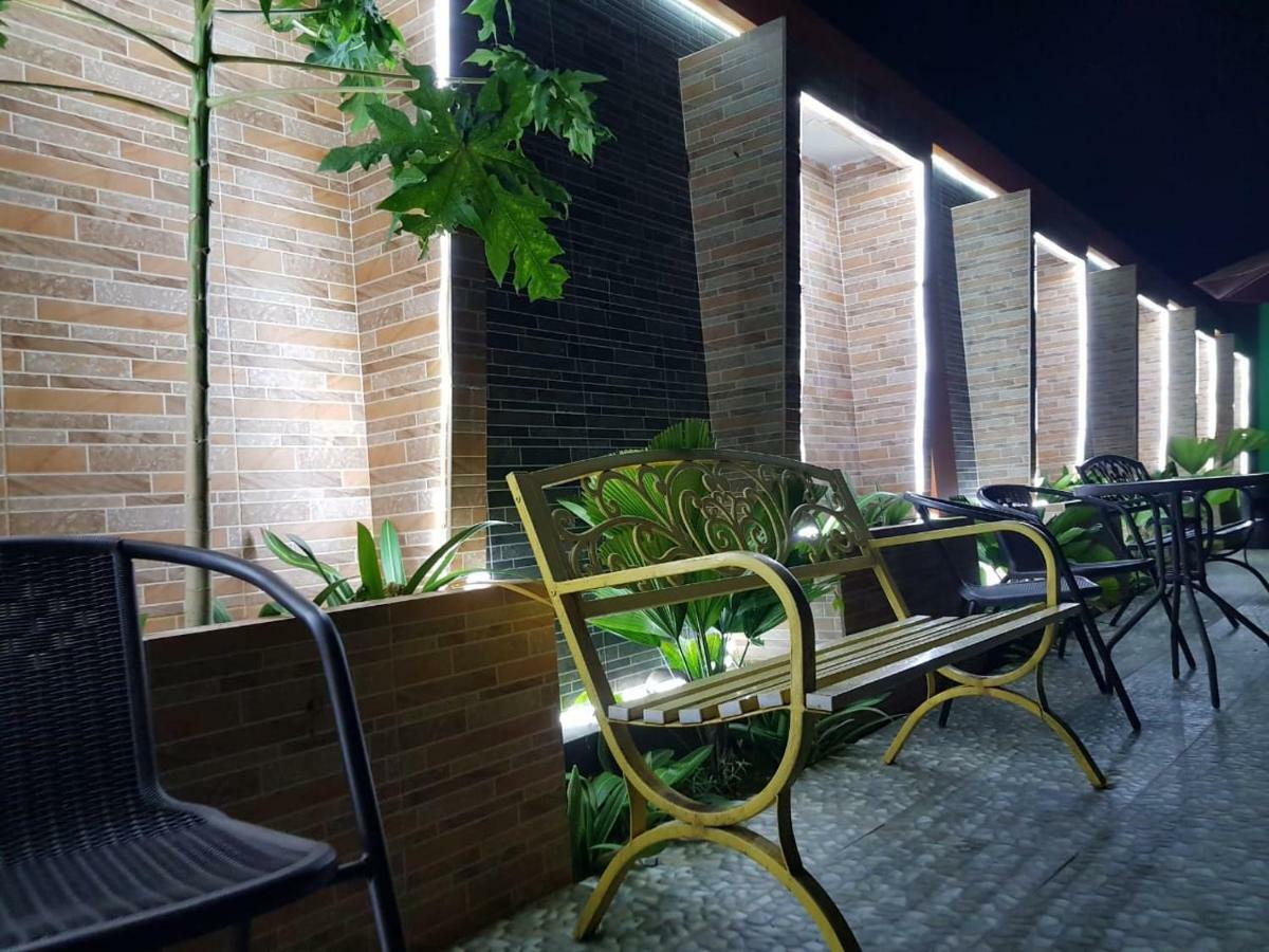 Fortune Front One Hotel Kendari Ngoại thất bức ảnh