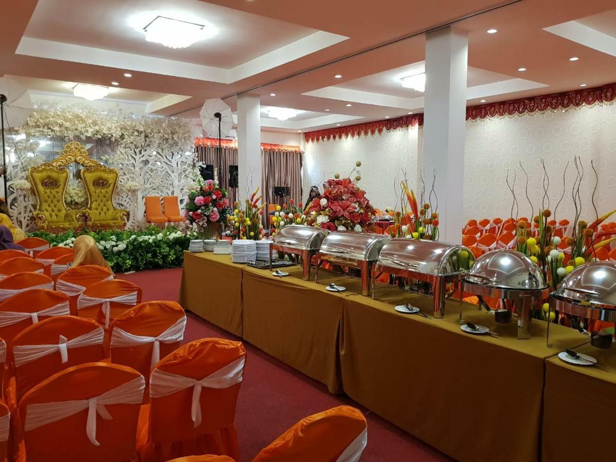 Fortune Front One Hotel Kendari Ngoại thất bức ảnh