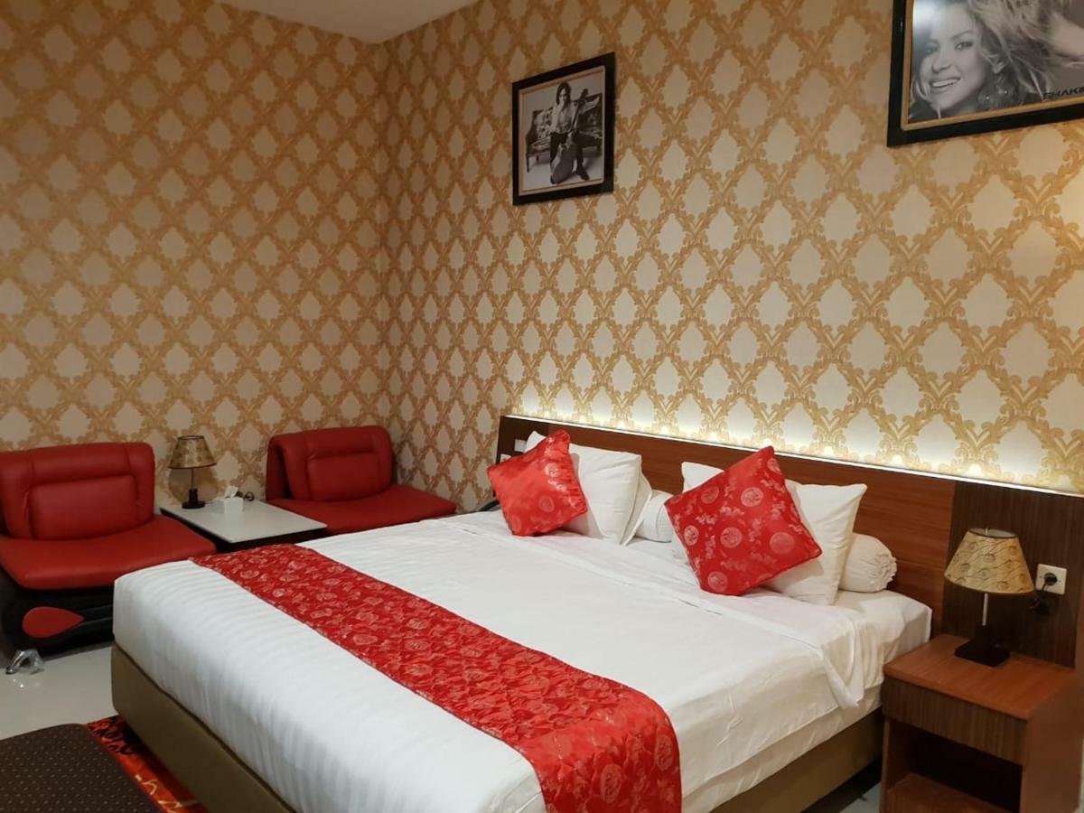 Fortune Front One Hotel Kendari Ngoại thất bức ảnh
