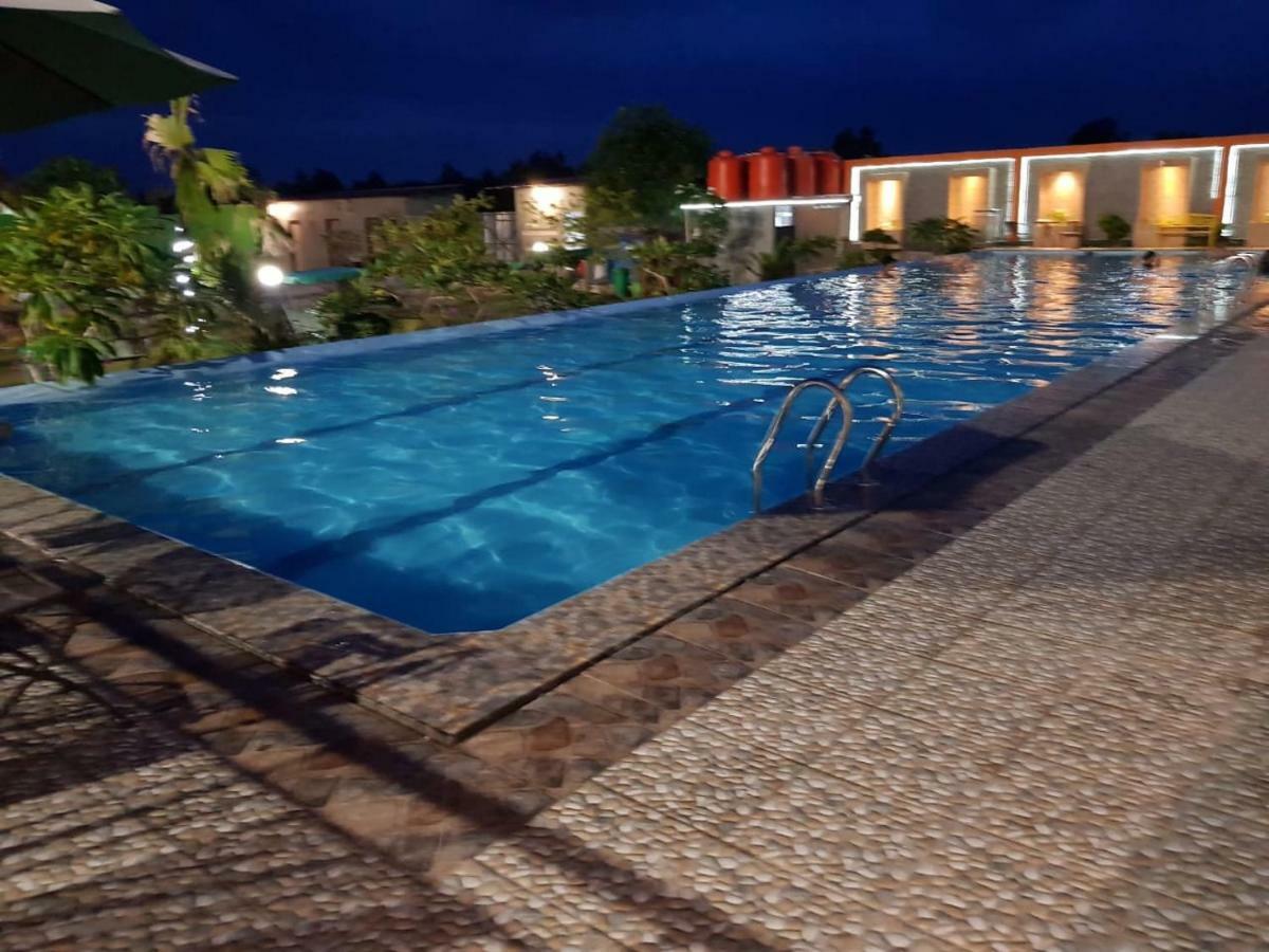 Fortune Front One Hotel Kendari Ngoại thất bức ảnh
