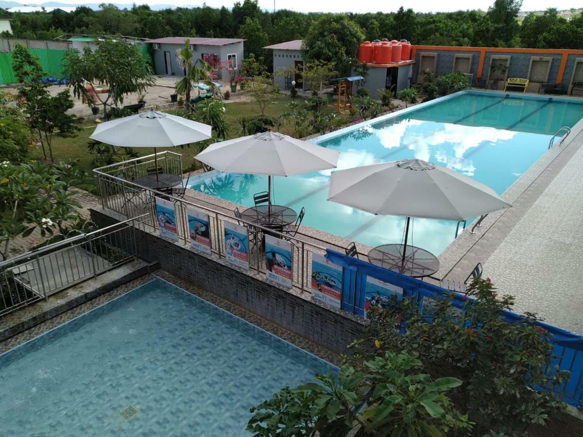 Fortune Front One Hotel Kendari Ngoại thất bức ảnh