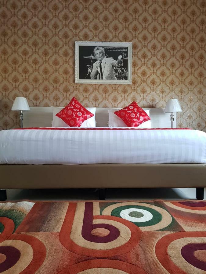 Fortune Front One Hotel Kendari Ngoại thất bức ảnh
