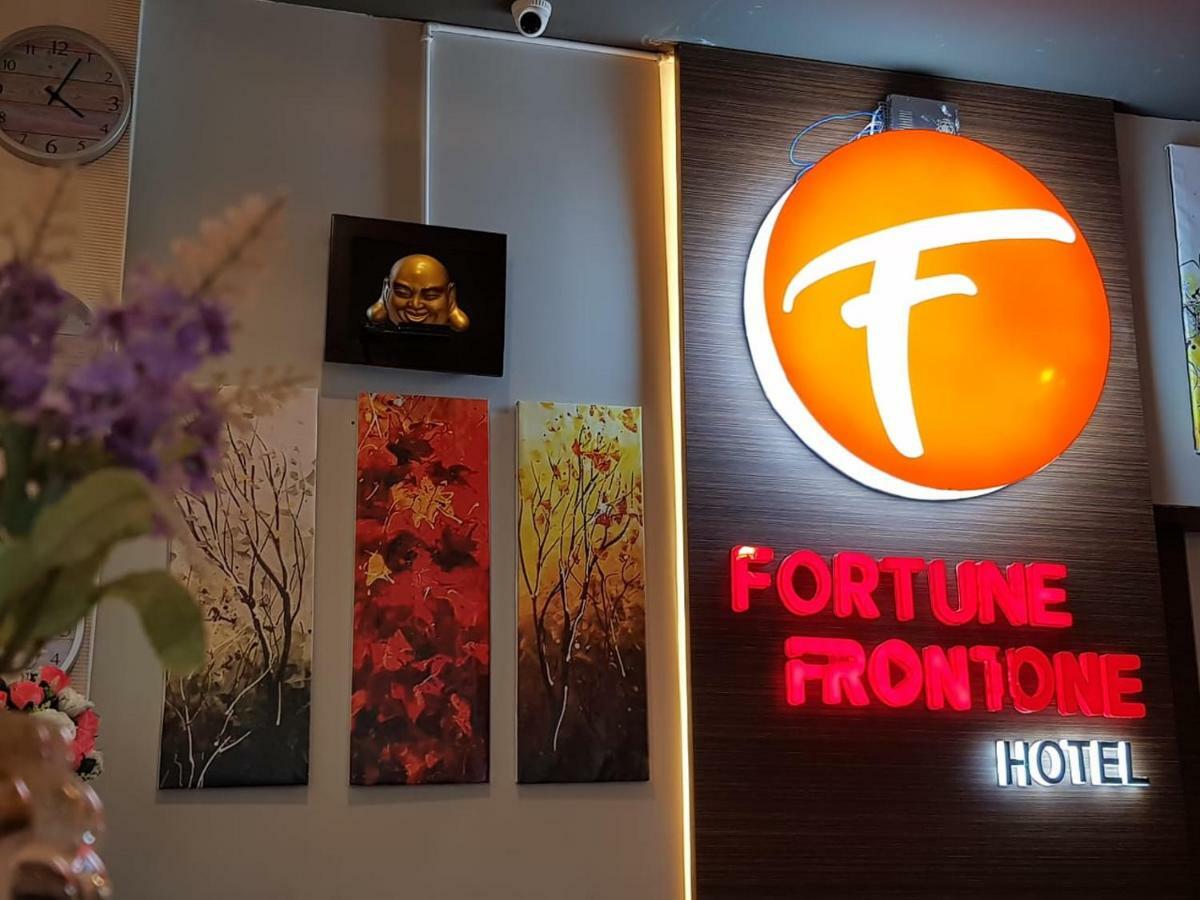 Fortune Front One Hotel Kendari Ngoại thất bức ảnh