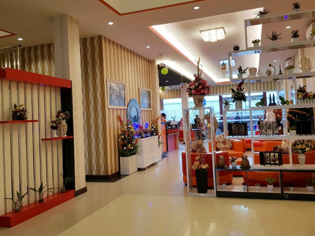 Fortune Front One Hotel Kendari Ngoại thất bức ảnh