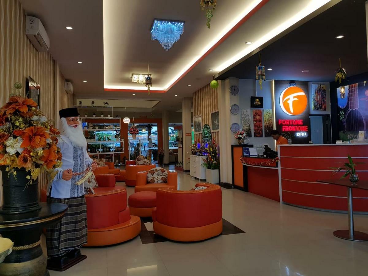 Fortune Front One Hotel Kendari Ngoại thất bức ảnh