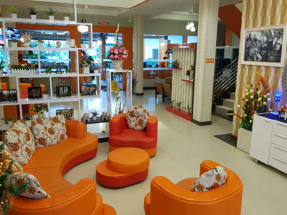 Fortune Front One Hotel Kendari Ngoại thất bức ảnh