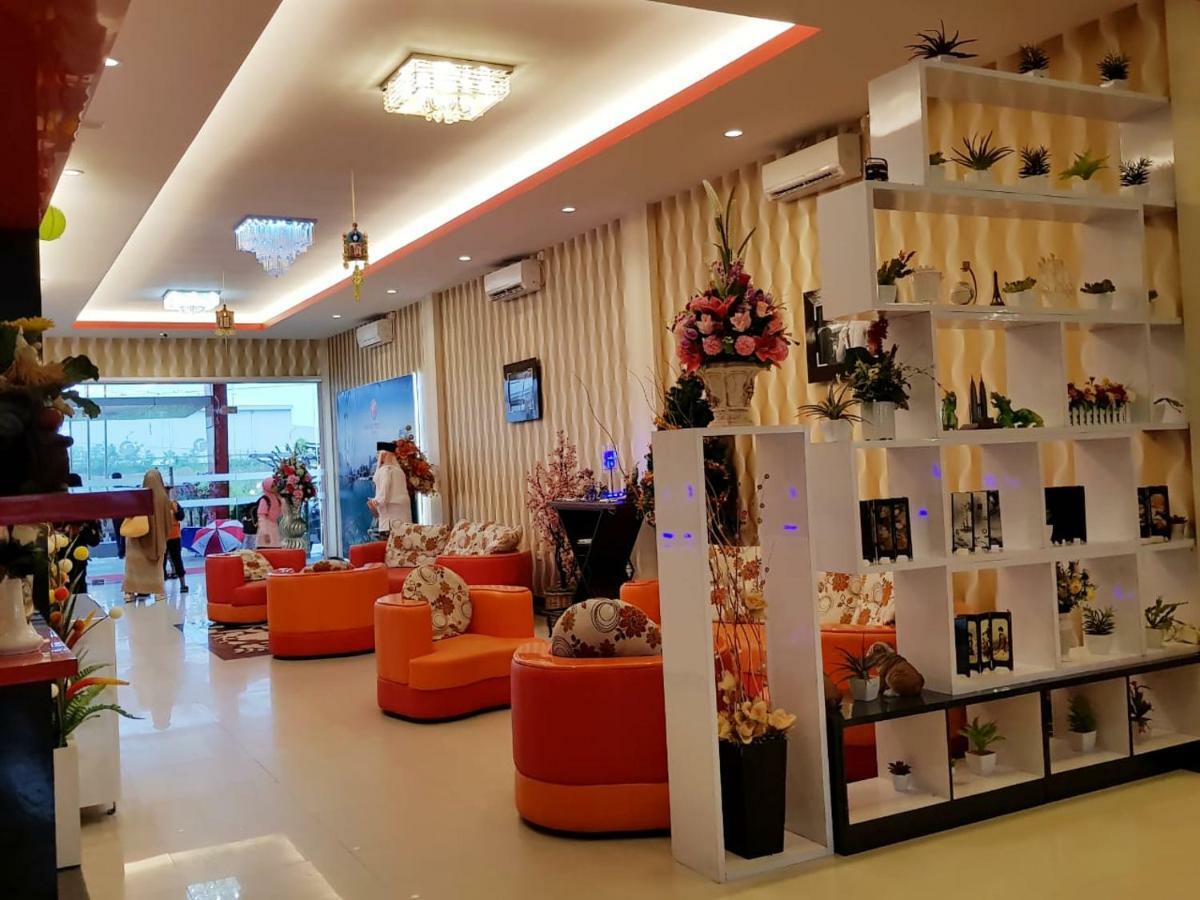 Fortune Front One Hotel Kendari Ngoại thất bức ảnh