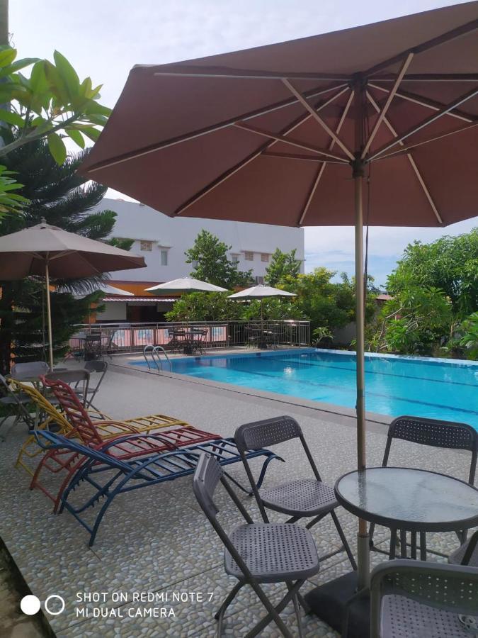 Fortune Front One Hotel Kendari Ngoại thất bức ảnh