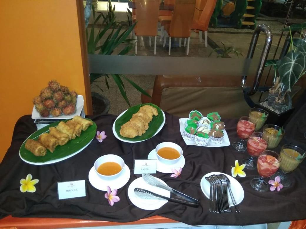 Fortune Front One Hotel Kendari Ngoại thất bức ảnh